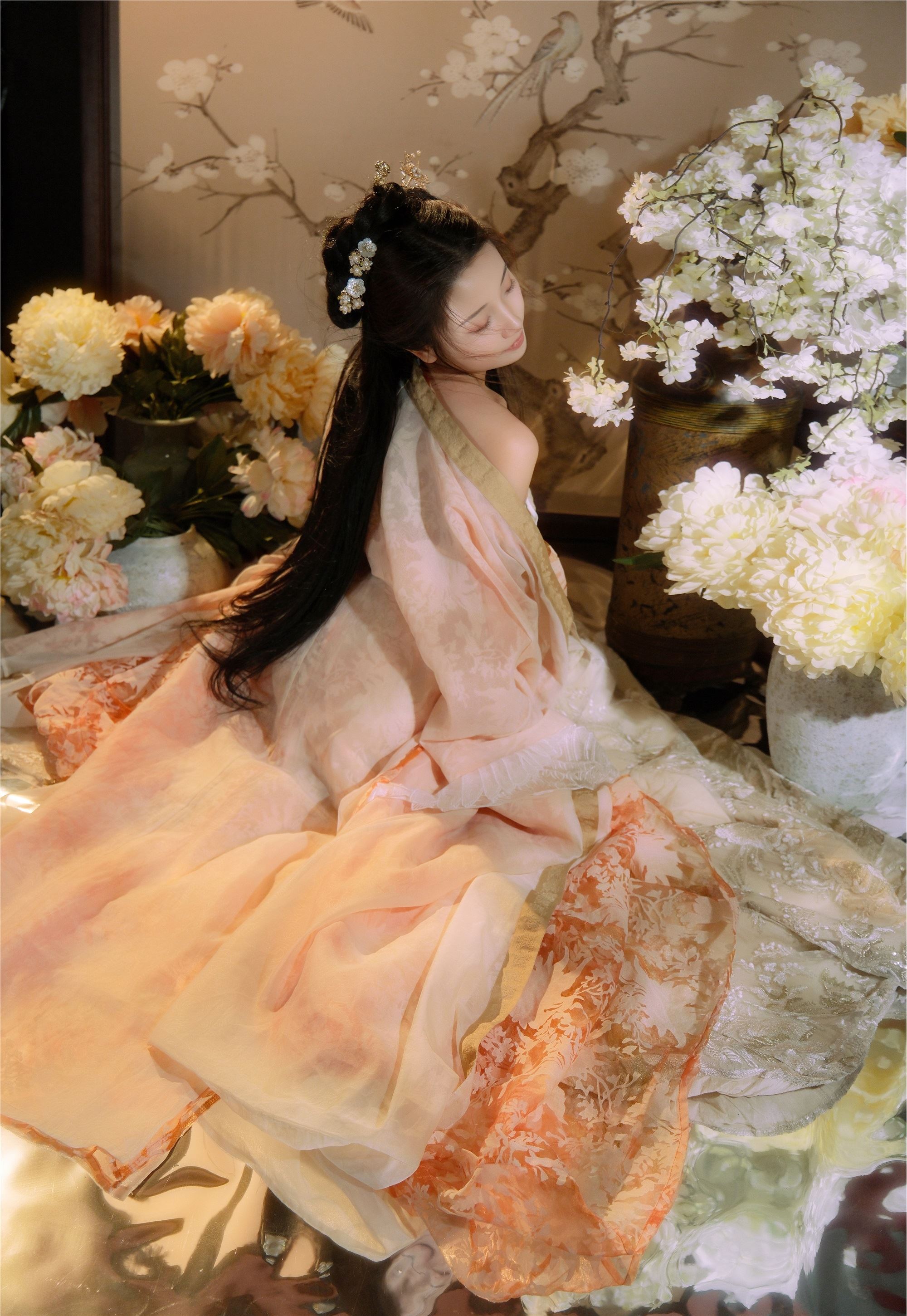 YITUYU艺图语 2025.01.11 花吻 安九鱼